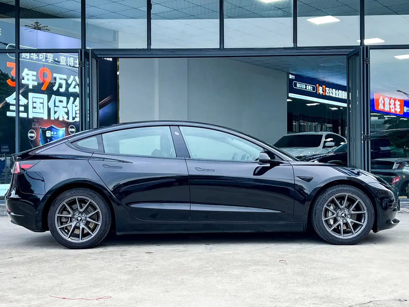Фото 4 - Tesla Model 3