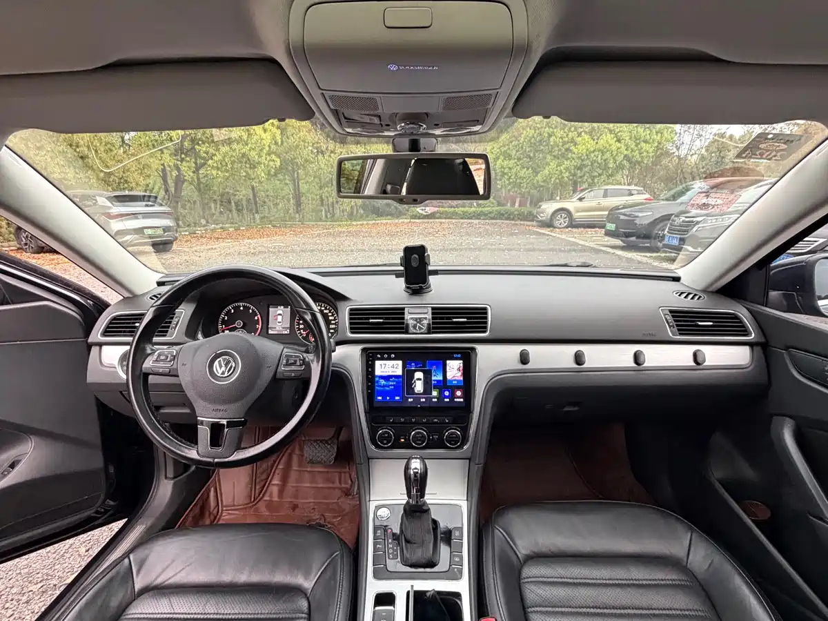 Volkswagen Passat 2014 1.8TSI DSG Executive Edition фото 8