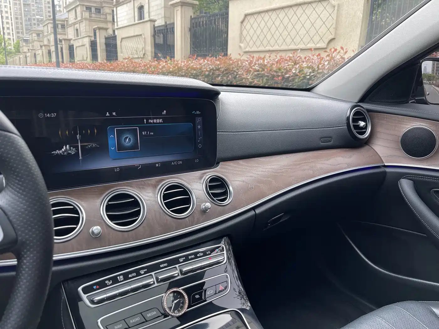 Mercedes-Benz E-Class 2016 E 300 L Fashion Type фото 19