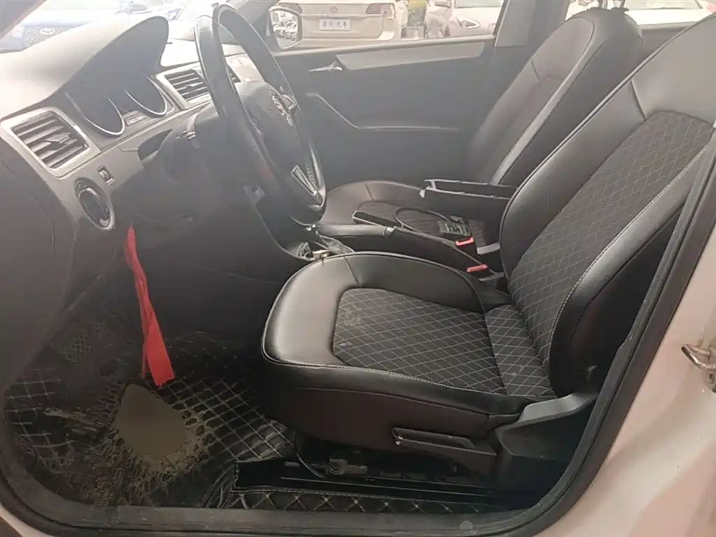 Škoda Skoda Rapid Spaceback 2018 1.6L Automatic Comfort фото 15