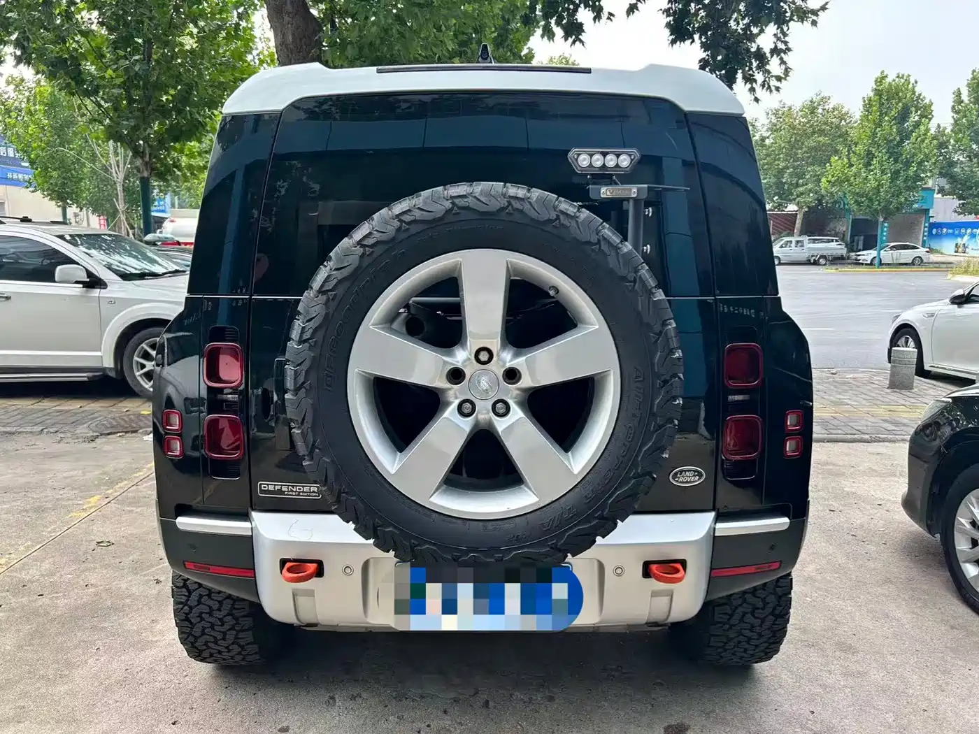 Photo 14 - Land Rover Defender