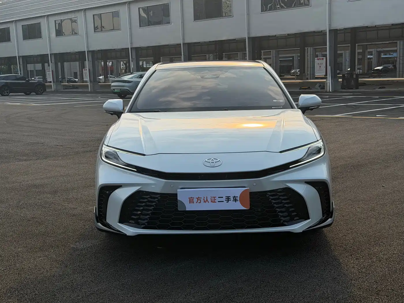Photo 2 - Toyota Camry