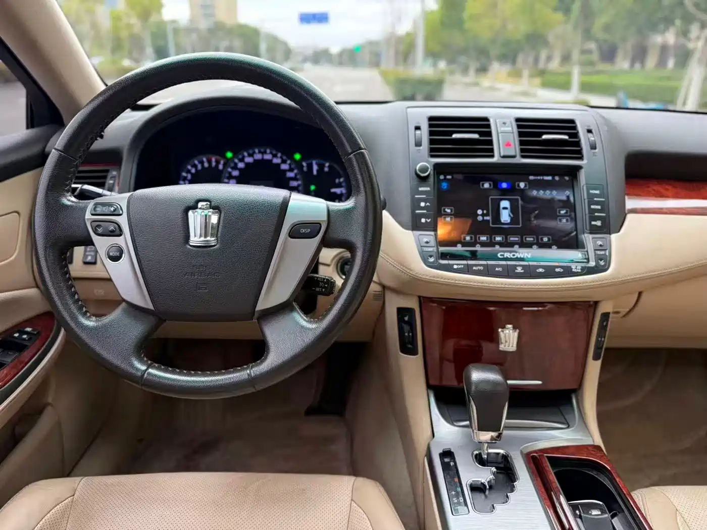 Toyota Crown 2012 2.5L Royal Leather Edition фото 4