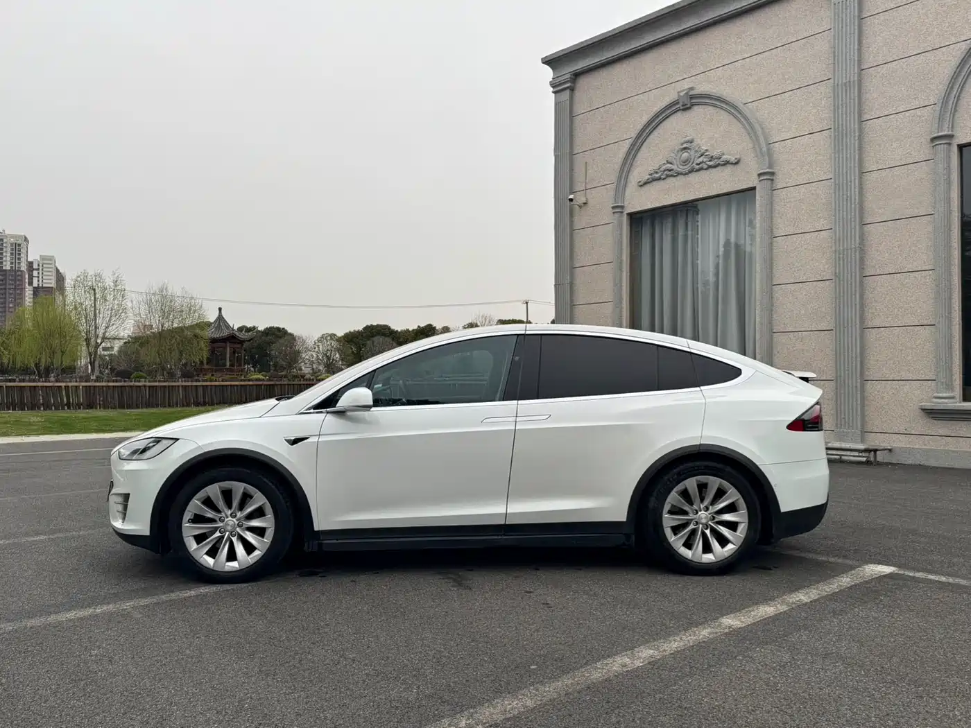 TESLA MODEL X