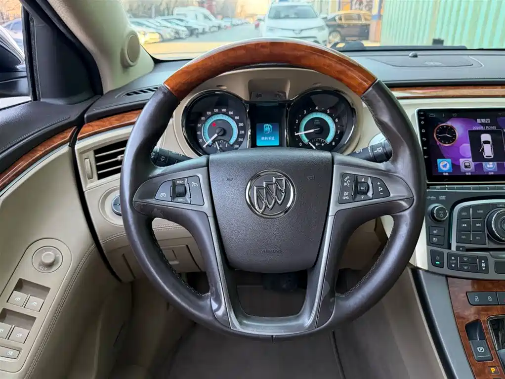Buick LaCrosse 2010 2.4L Luxury фото 5
