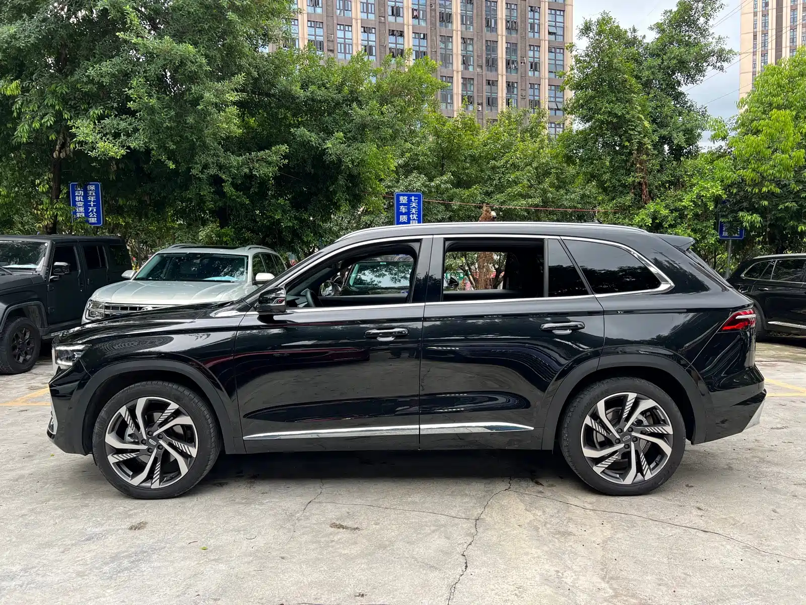 Фото 6 - Geely Monjaro