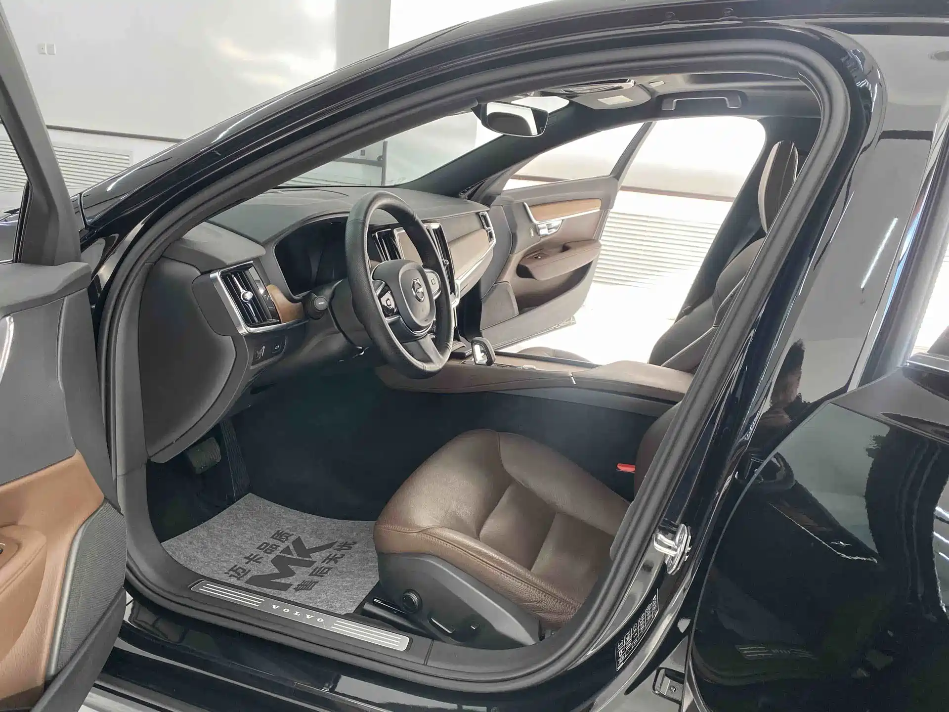 Фото 4 - Volvo S90