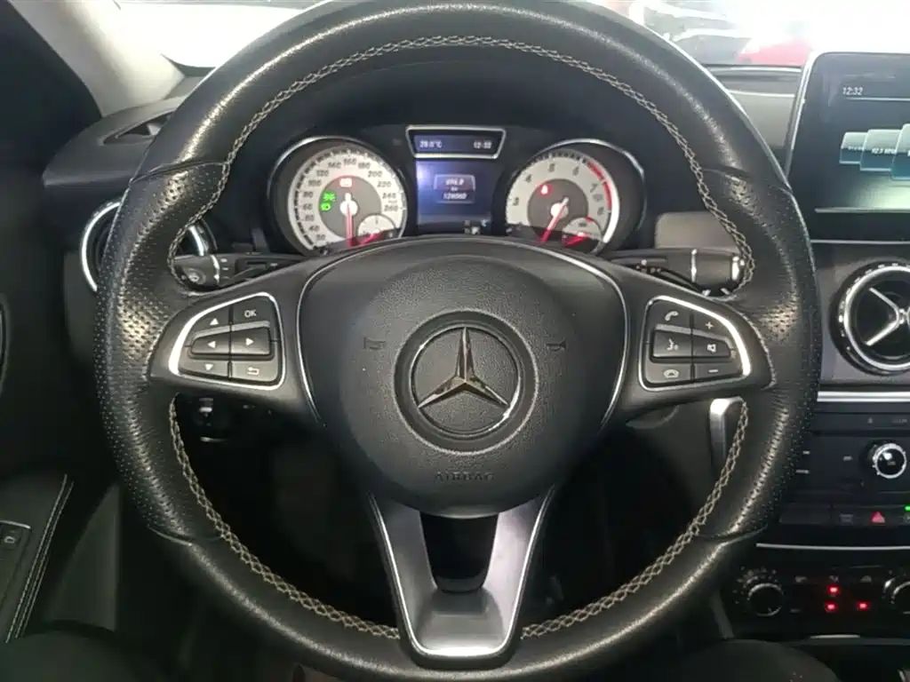 Mercedes-Benz GLA 2016 GLA 200 Dynamic фото 11