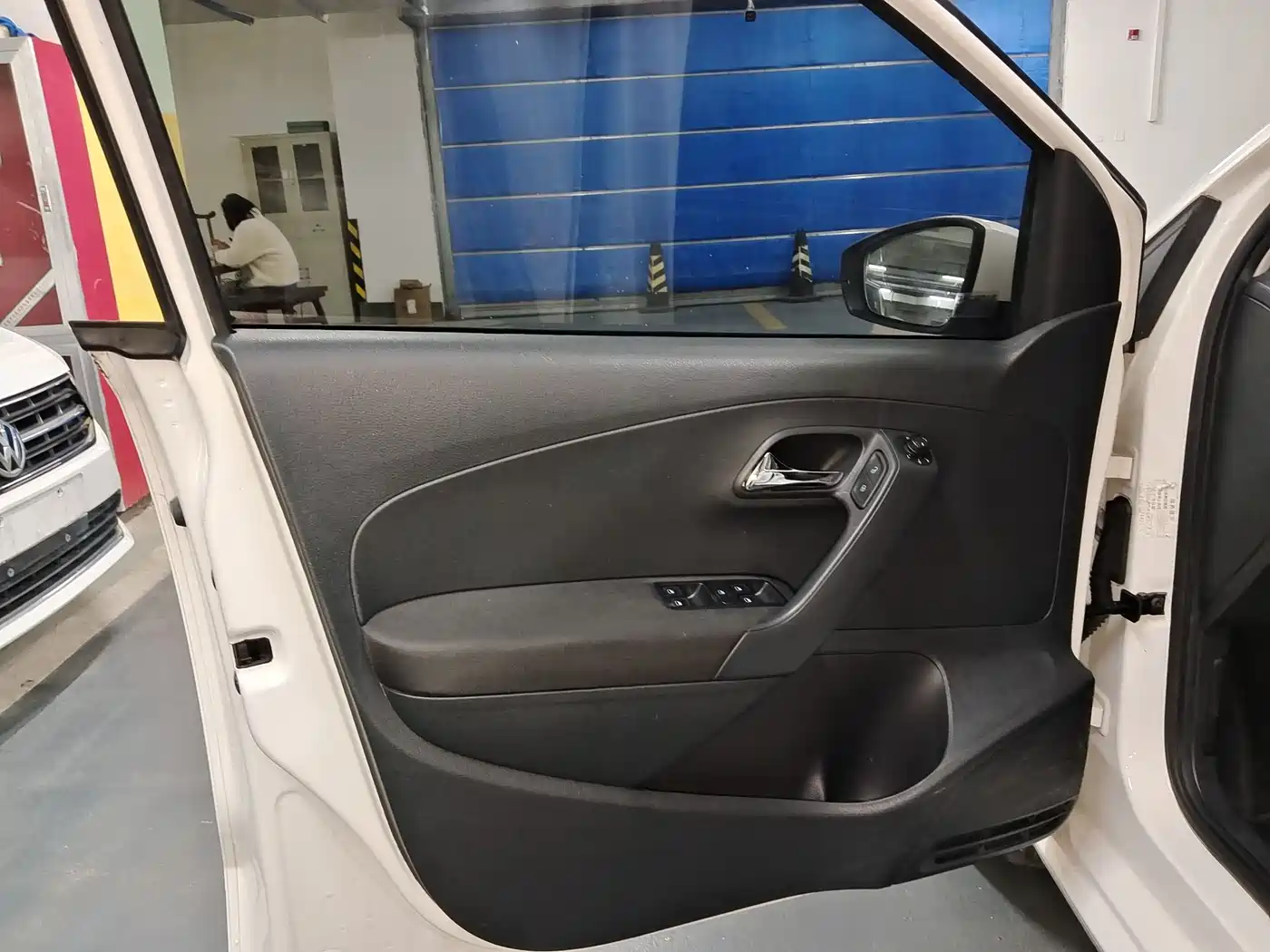 Volkswagen Polo 2014 1.4L Manual Trend Edition фото 8