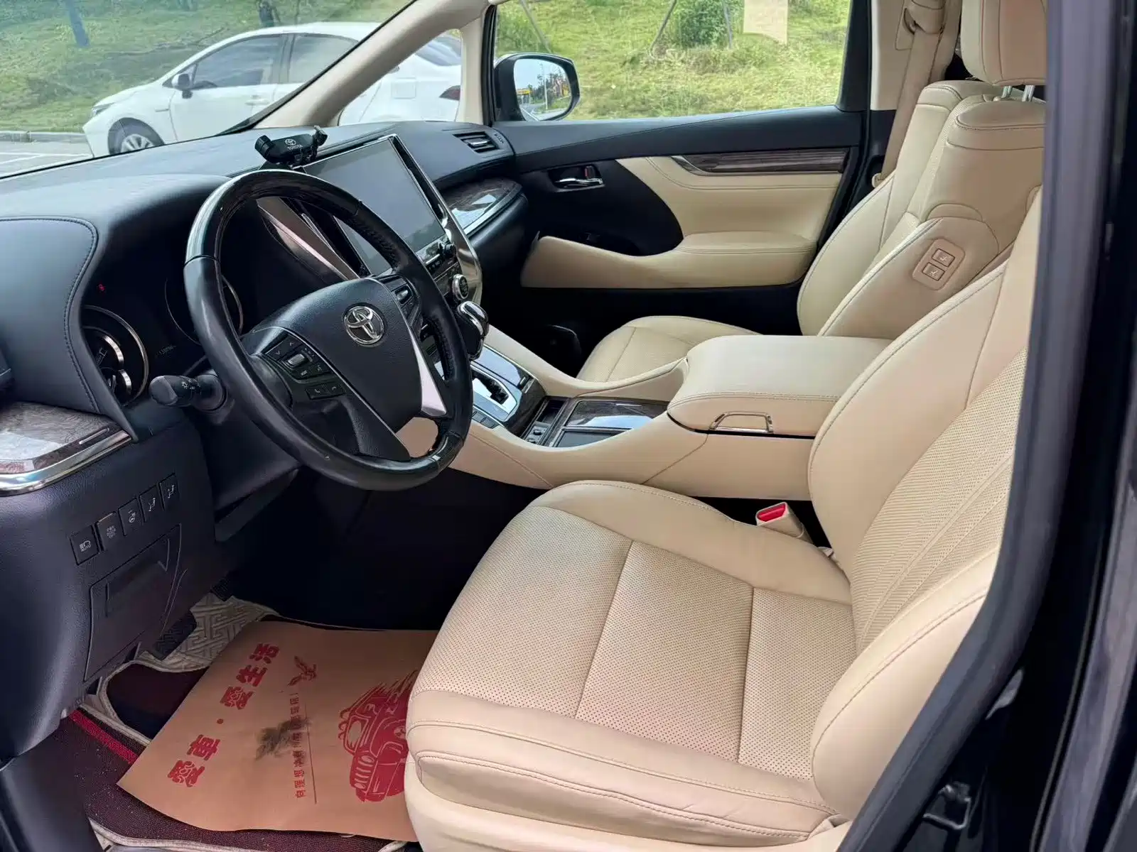 Фото 8 - Toyota Vellfire