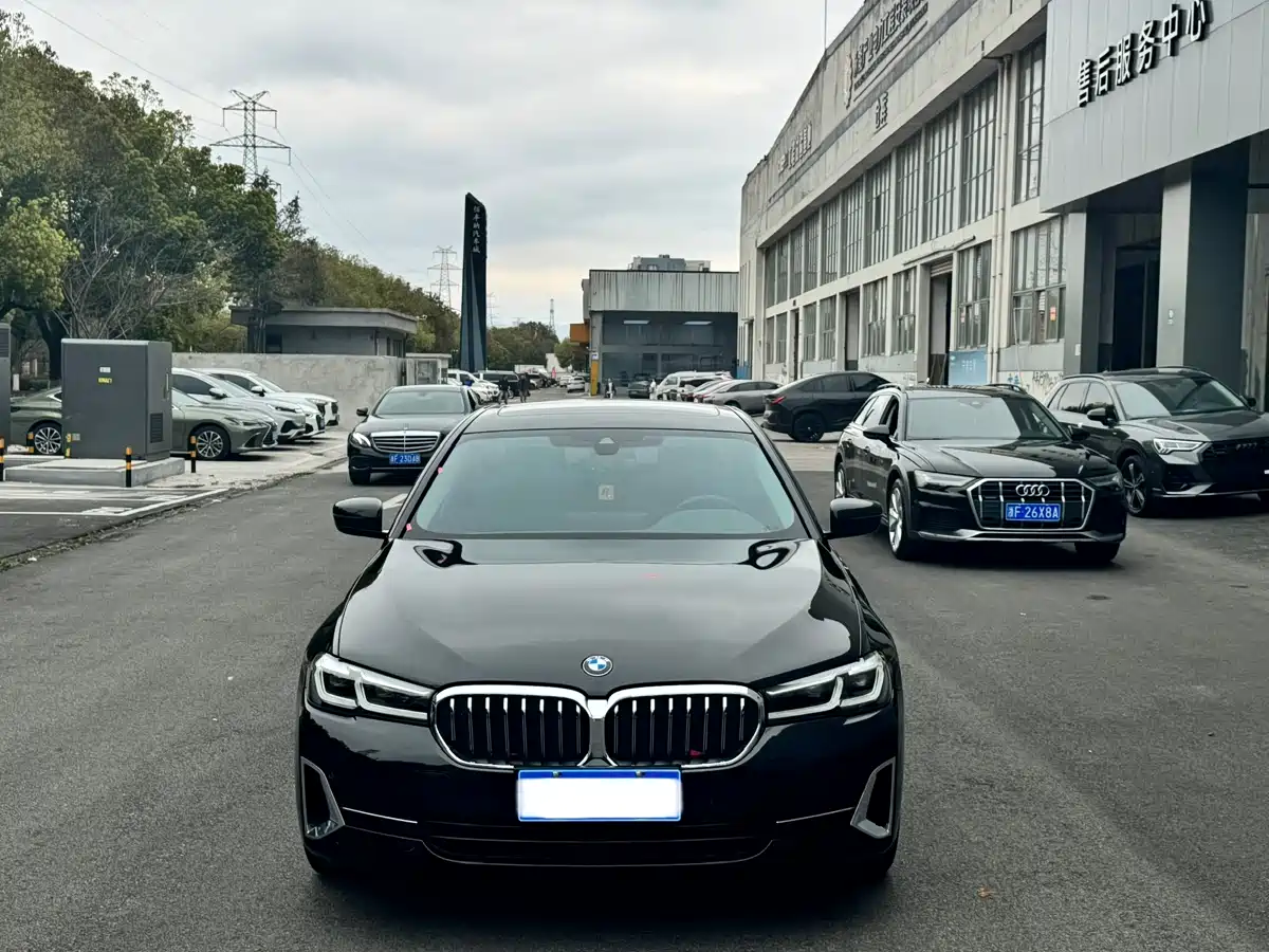 BMW 5 Series 2022 530Li Leading Luxury Package фото 2