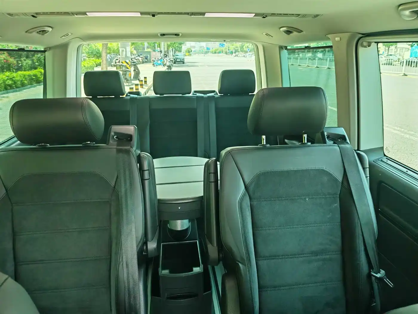Volkswagen Multivan 2019 2.0TSI 4WD Premium 7-seater фото 7