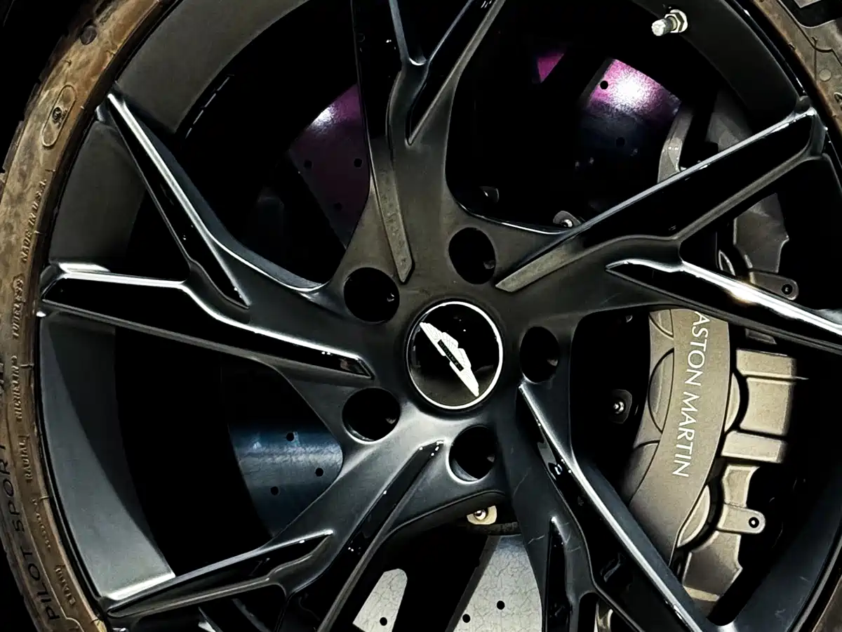 Aston Martin DBS 2019 DBS Superleggera V12 Coupe фото 14