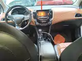 Photo 10 - Chevrolet Cruze