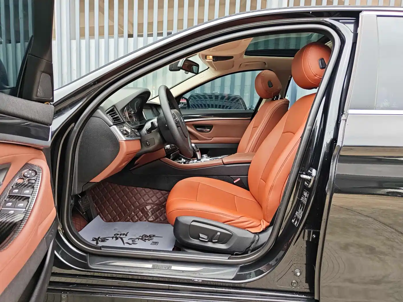 BMW 5 Series (Import) 2014 520i Classic фото 9