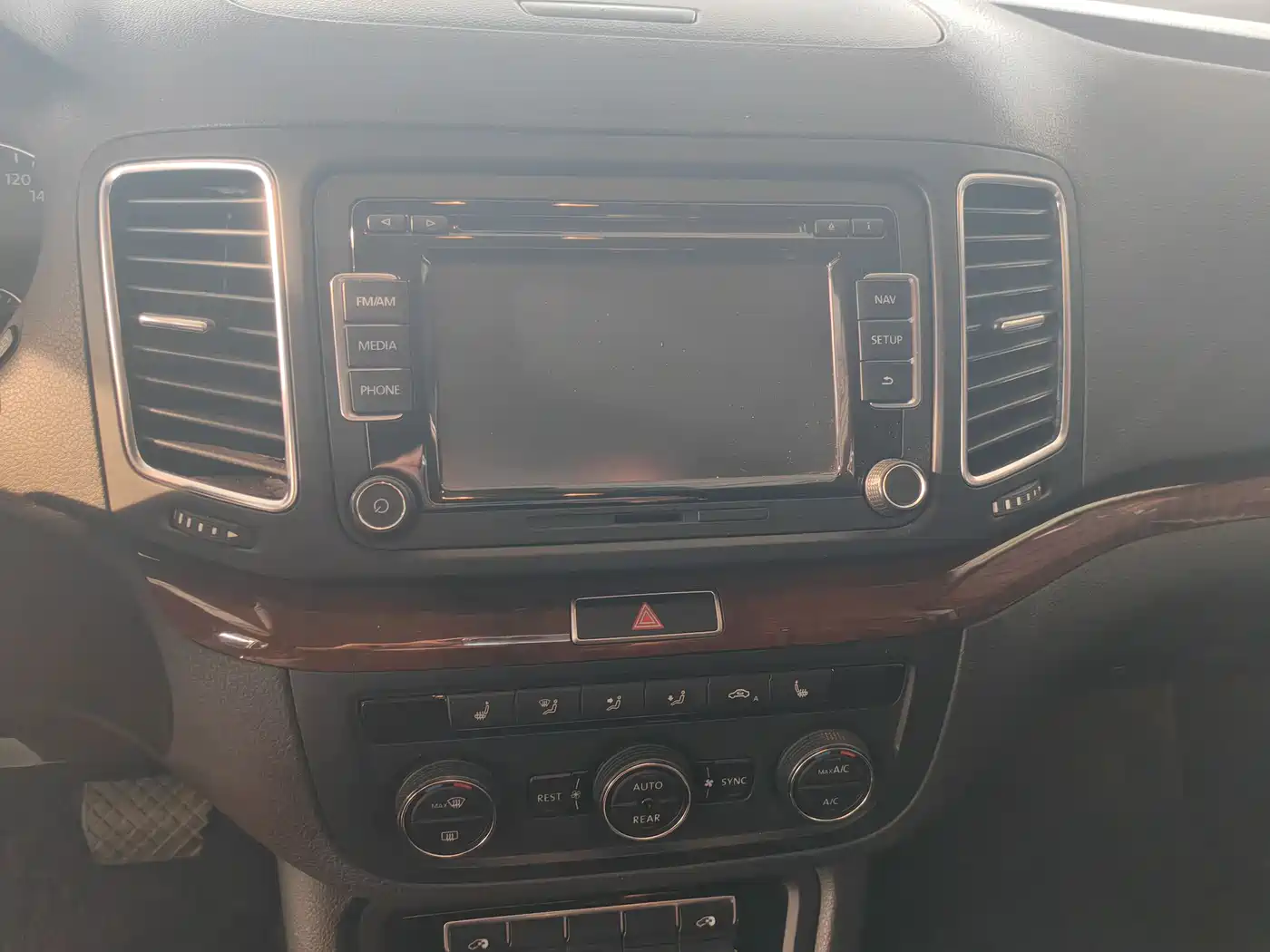 Volkswagen Sharan 2014 2.0TSI Comfort фото 9
