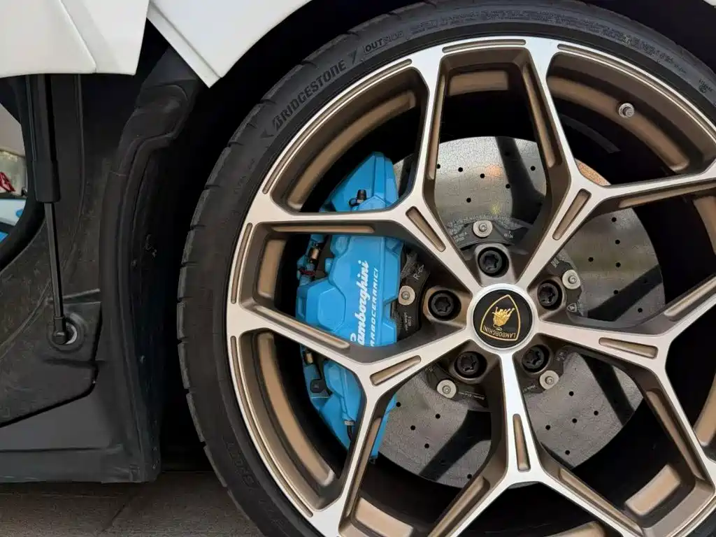 2025 Lamborghini Revuelto