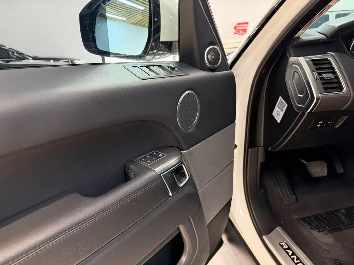 Land Rover Range Rover Sport 2016 Model 3.0 SC V6 HSE фото 14