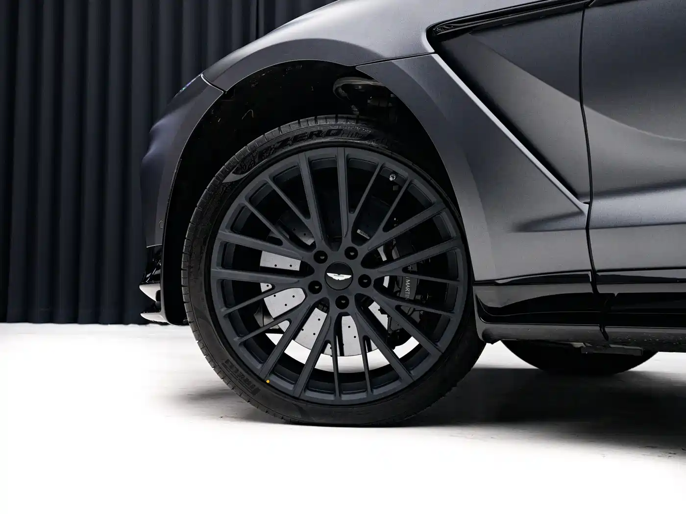 ASTON MARTIN DBX