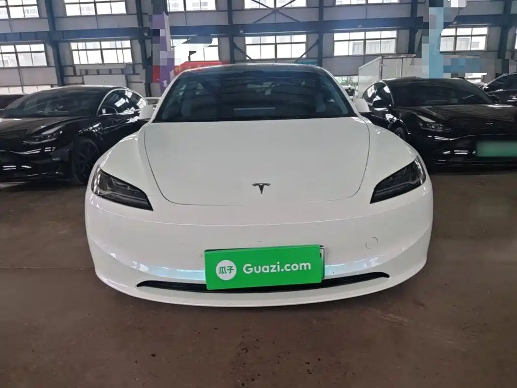 Фото 3 - Tesla Model 3