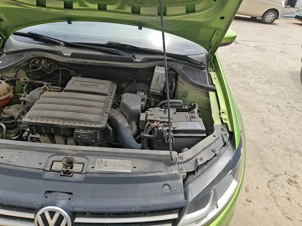 Volkswagen Polo 2014 1.6L Automatic Luxury Edition фото 21