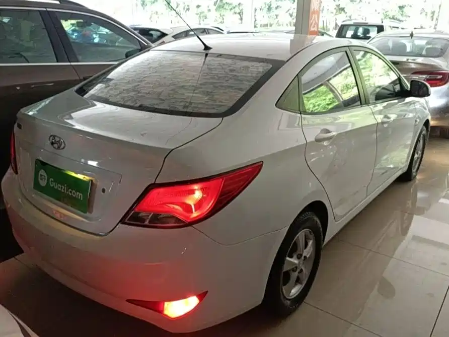 Hyundai Verna 2014 1.4L Automatic Smart GLS фото 5