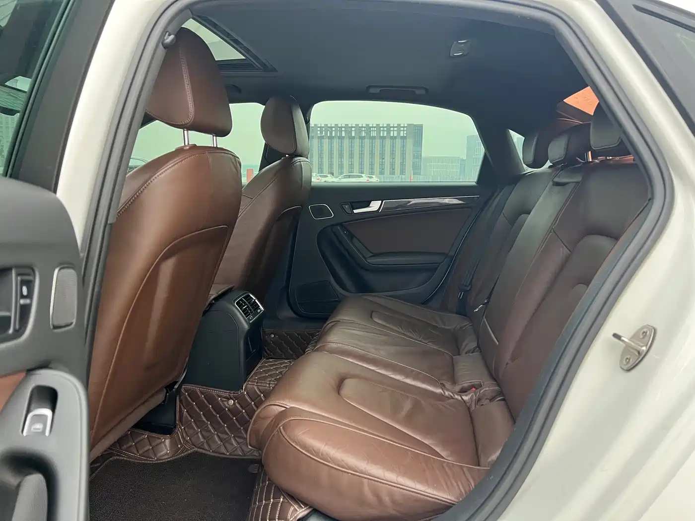 Audi A4L 2016 35 TFSI Collector's Edition S line Comfort фото 9