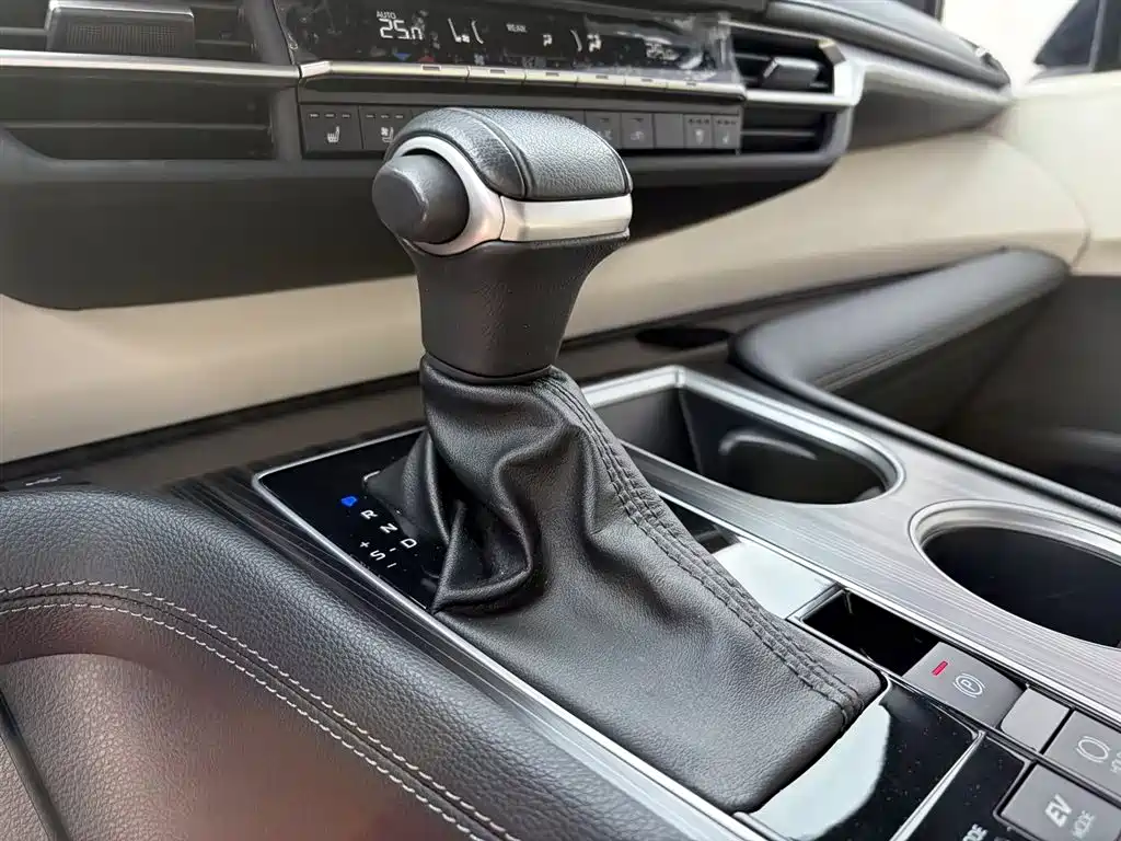 Toyota Sienna 2021 2.5L Hybrid Premium Edition фото 20