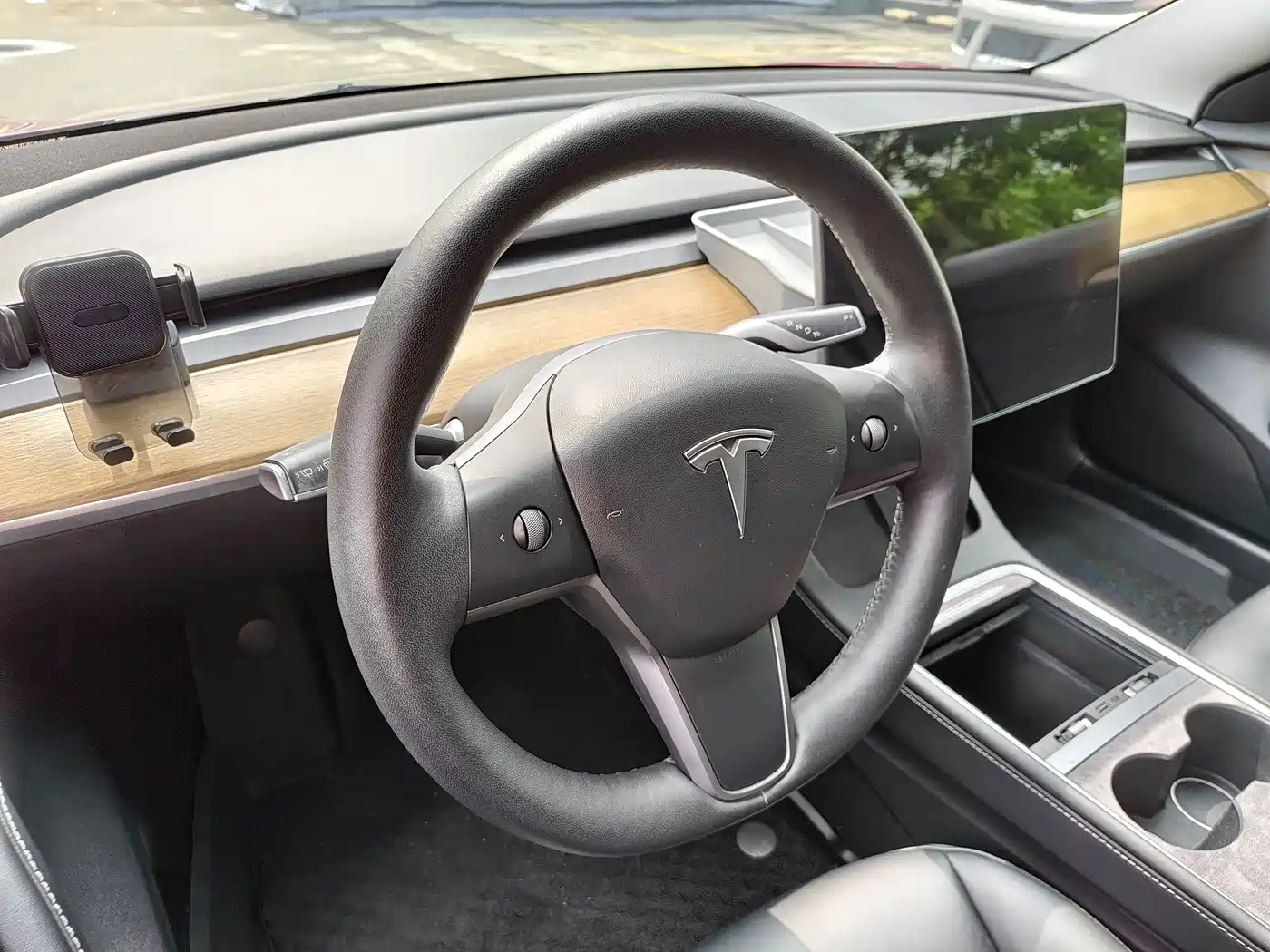 Photo 16 - Tesla Model 3