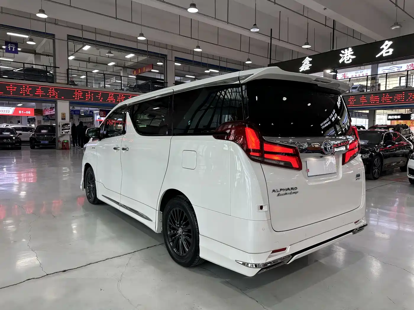 Toyota Alphard 2019 Hybrid 2.5L Premium Edition фото 9