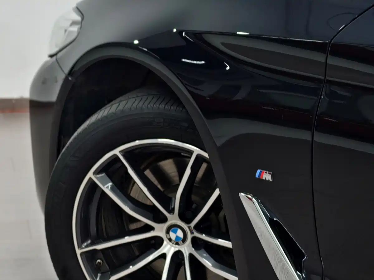 BMW 5 Series 2022 525Li M Sport Package фото 4
