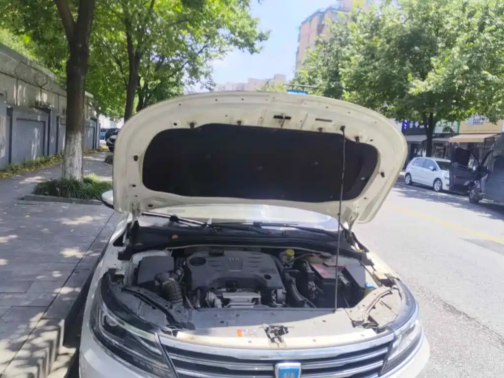Photo 3 - Roewe i6