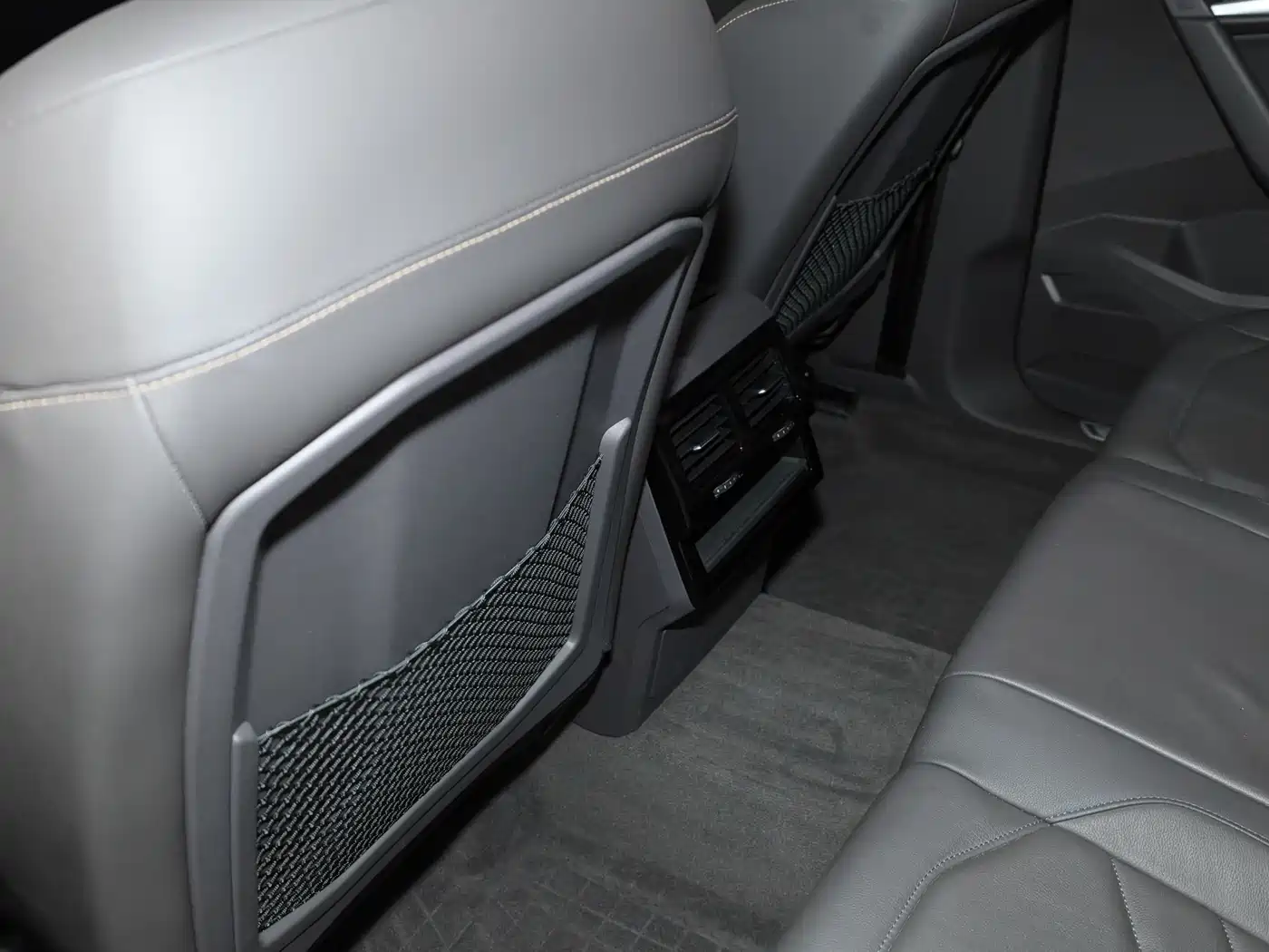 Volkswagen Touareg 2022 3.0TSI Rui Xiang Edition Gloss Black Sport Package фото 12