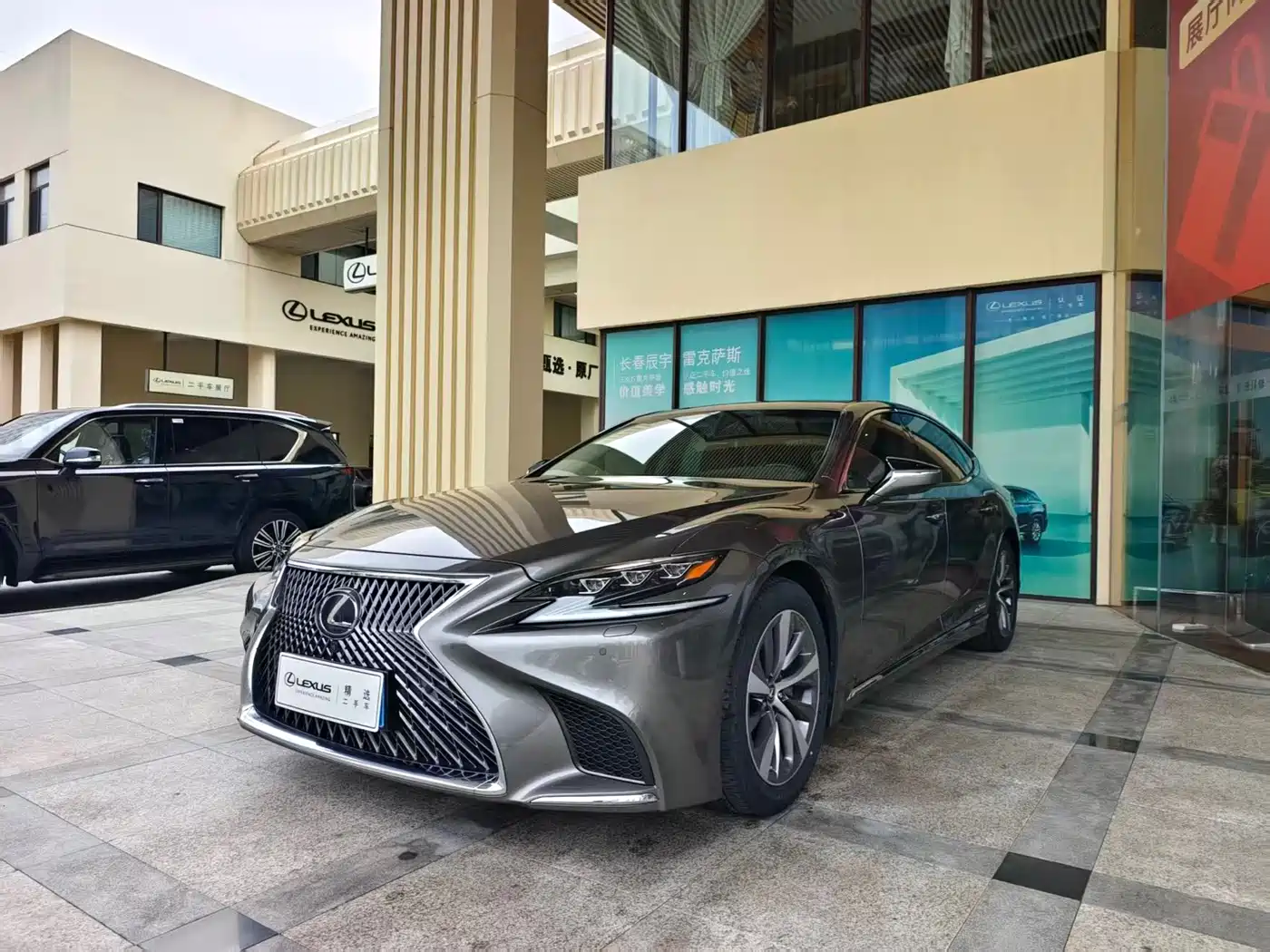 Lexus LS