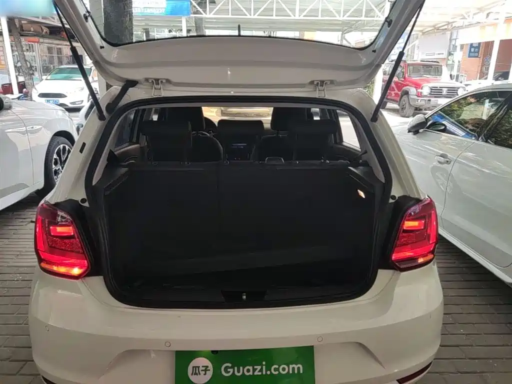 Volkswagen Polo 2016 1.6L Automatic Comfort фото 19