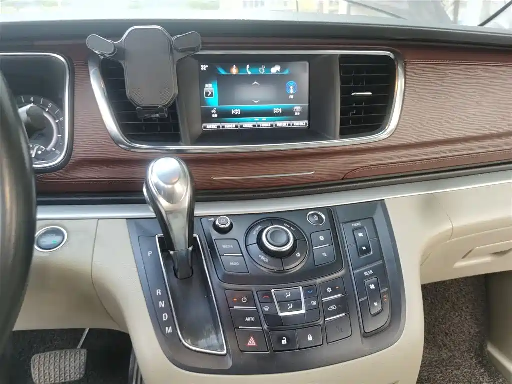 Buick GL8 2018 28T Luxury Model China VI фото 6