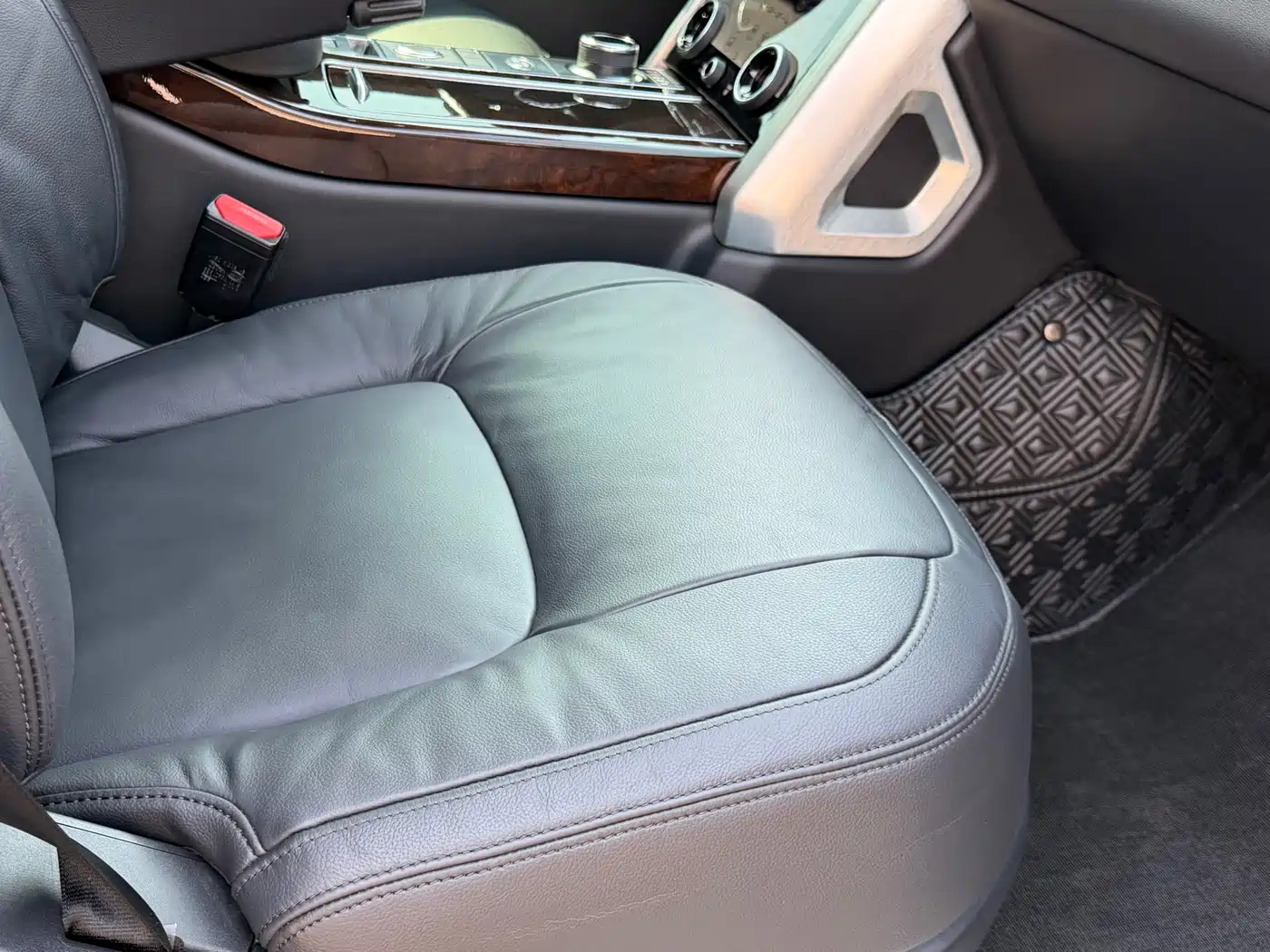 Land Rover Range Rover 2022 3.0 L6 360PS Golden Age Edition фото 18