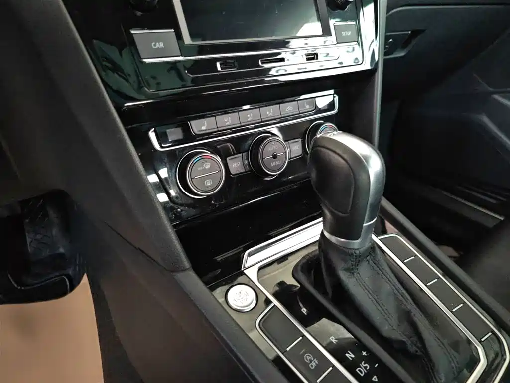 Volkswagen Magotan 2018 Facelift 330TSI DSG Luxury фото 11