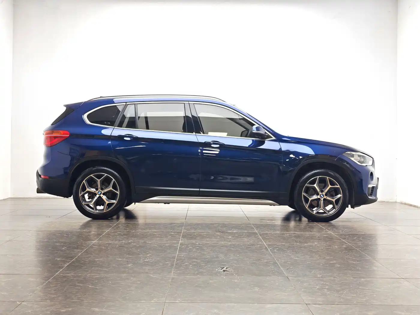 BMW X1 2019 sDrive18Li Premium Model фото 11