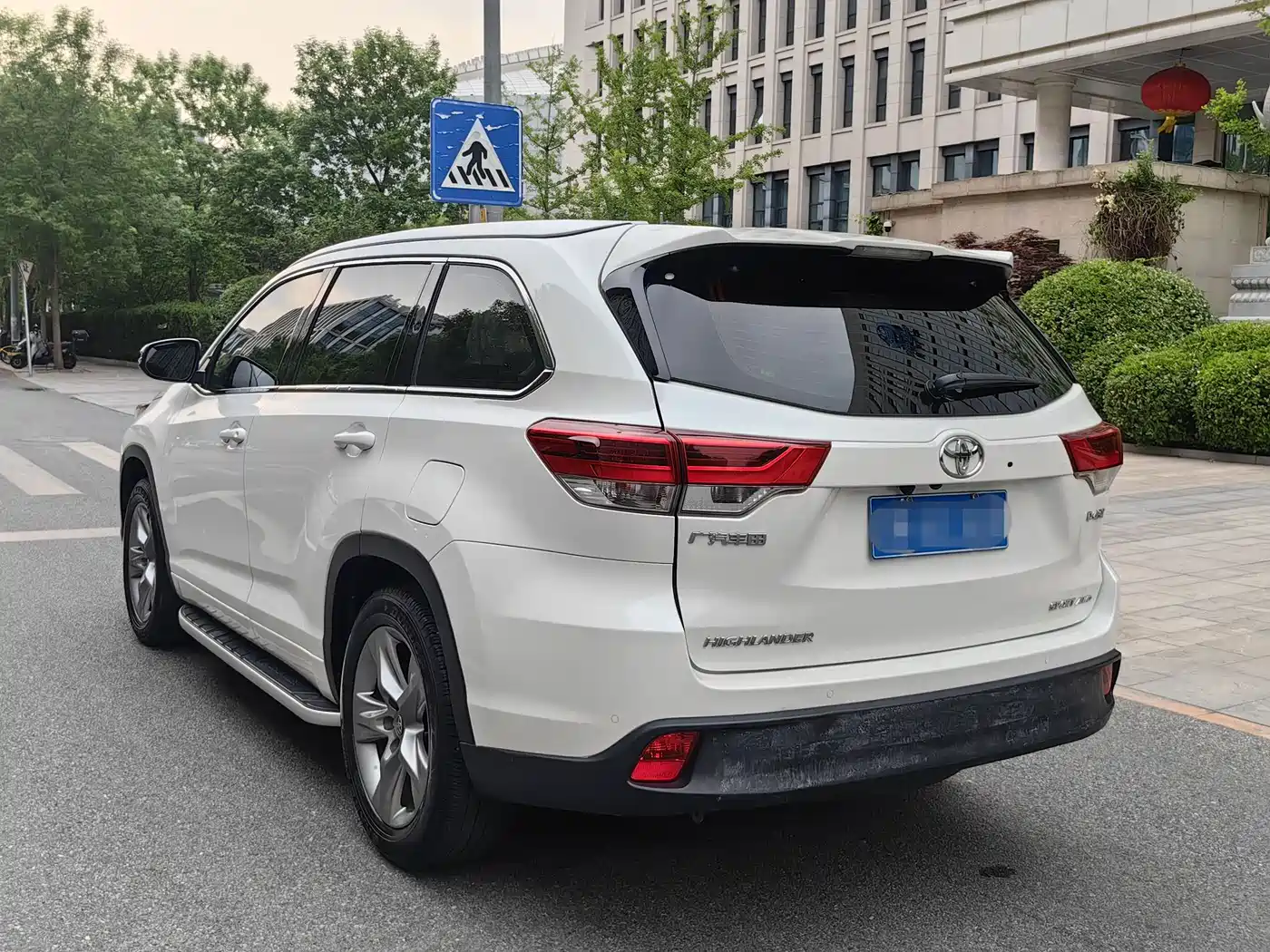 Toyota Highlander 2018 2.0T 4WD Premium 7-seater China VI фото 2