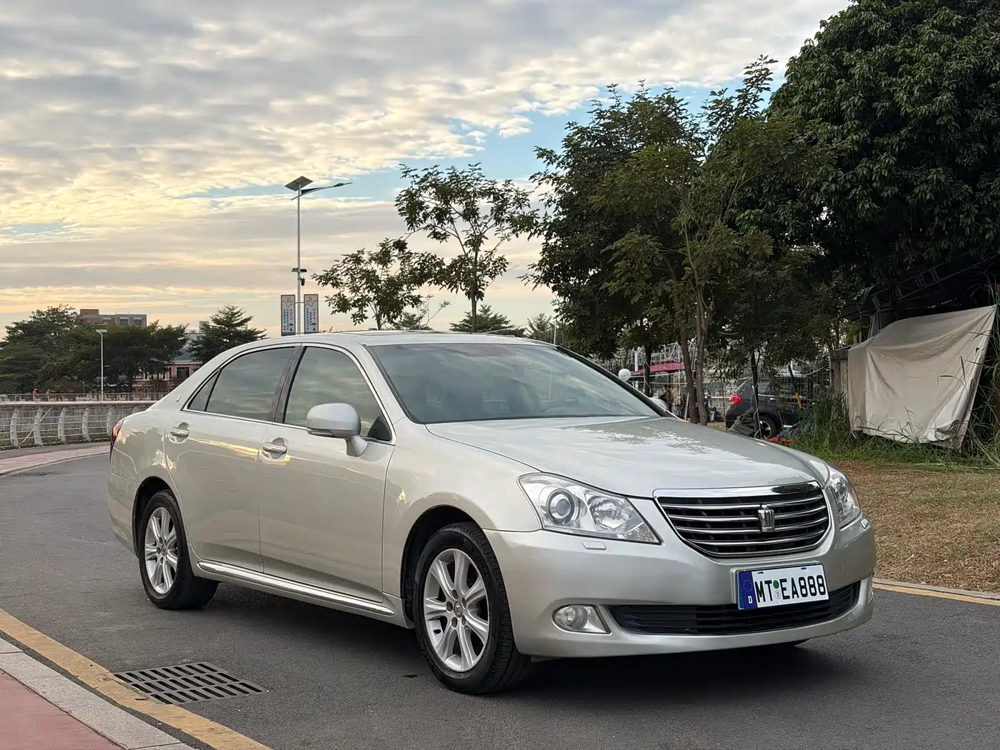 Toyota Crown 2010 3.0L Royal Saloon фото 3