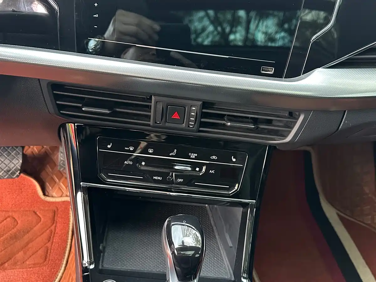 Volkswagen Passat 2023 330TSI Starlight Elite Edition фото 12