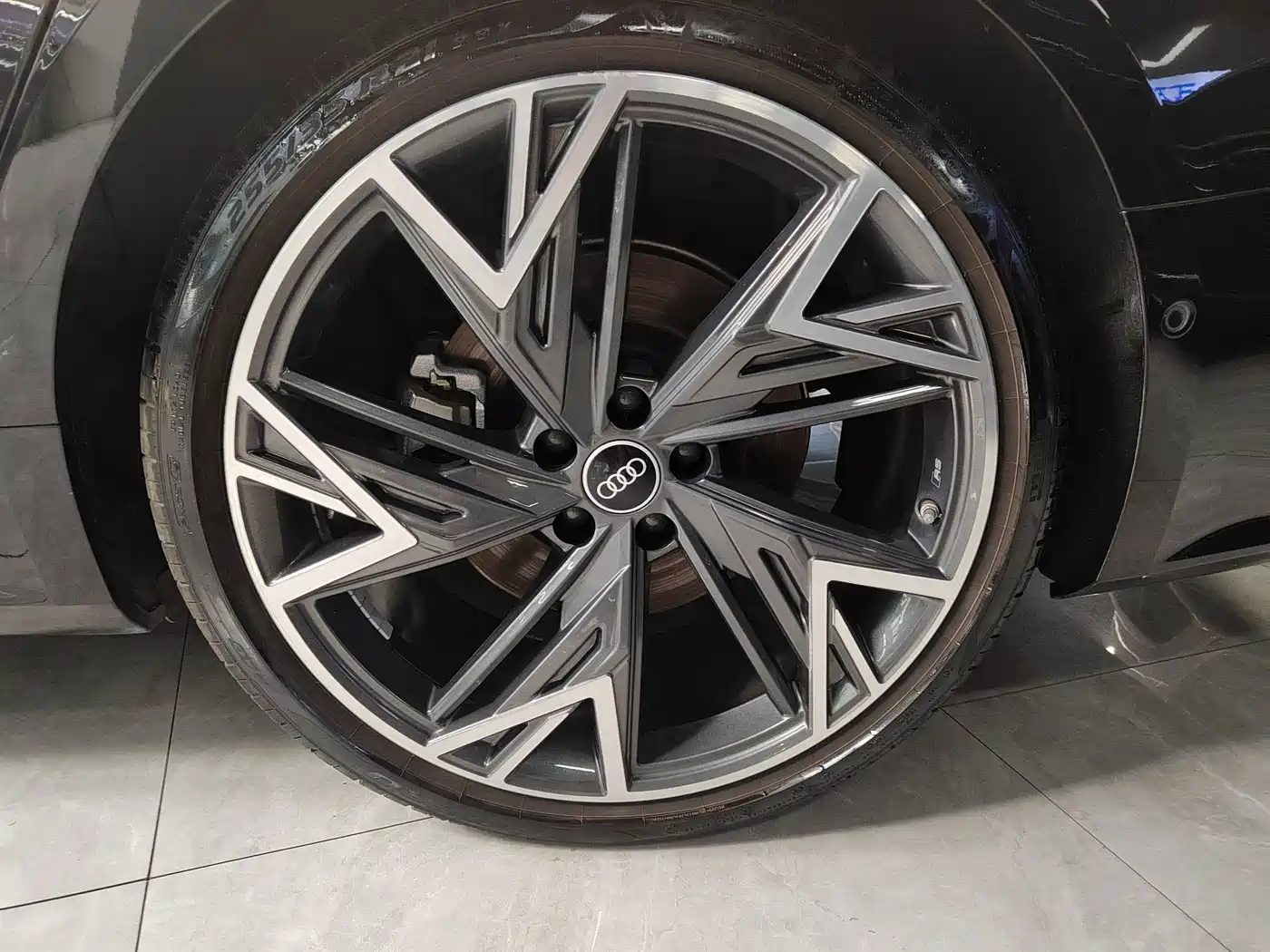 Фото 14 - Audi A7L