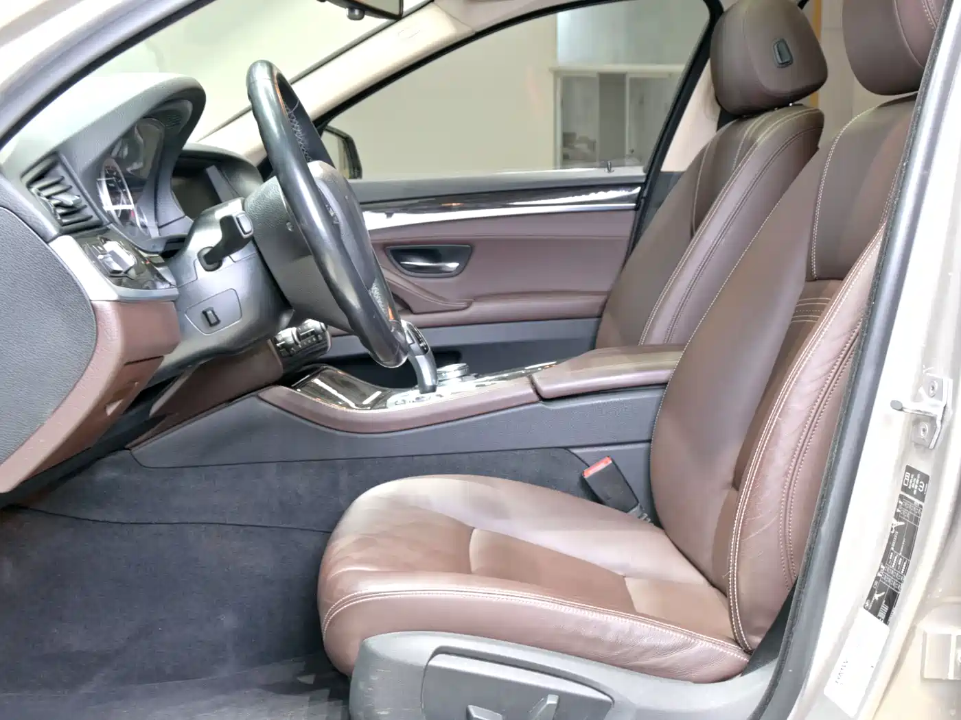 BMW 5 Series 2014 525Li Luxury Design Package фото 9
