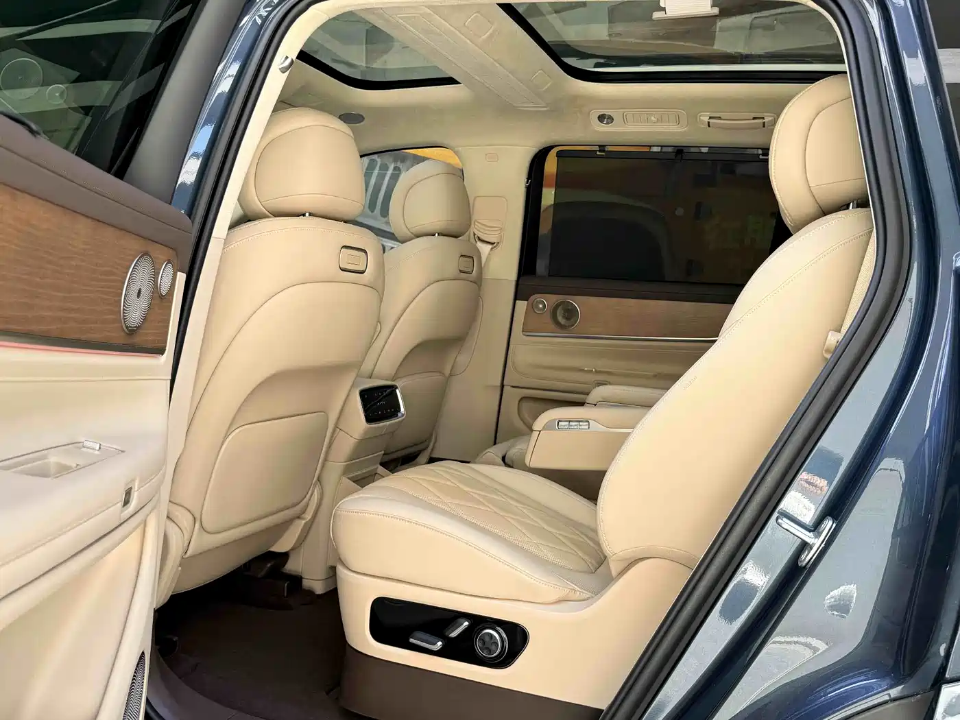 AITO Wenjie AITO M9 2024 Range Extender Max Edition 42kWh 6-seater фото 7