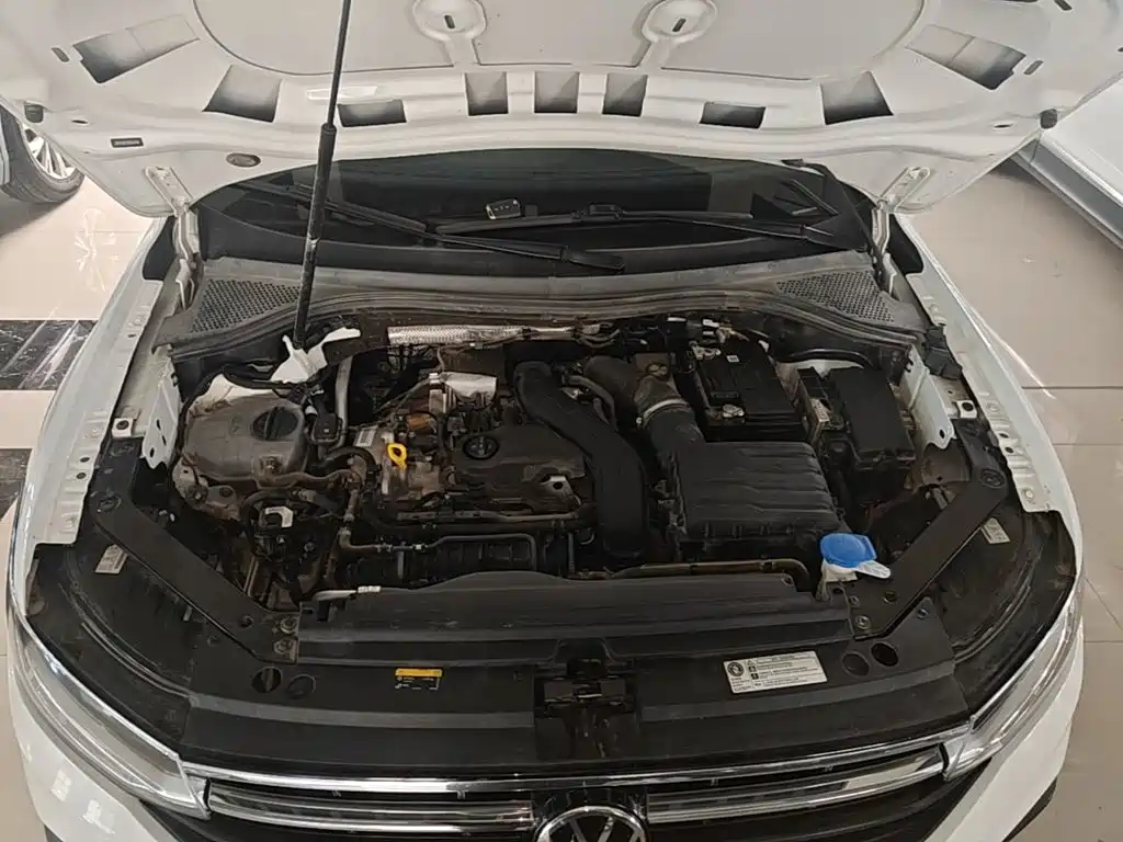 Photo 20 - Volkswagen Tiguan L