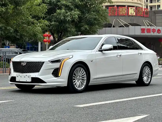Cadillac CT6 28T, Люкс