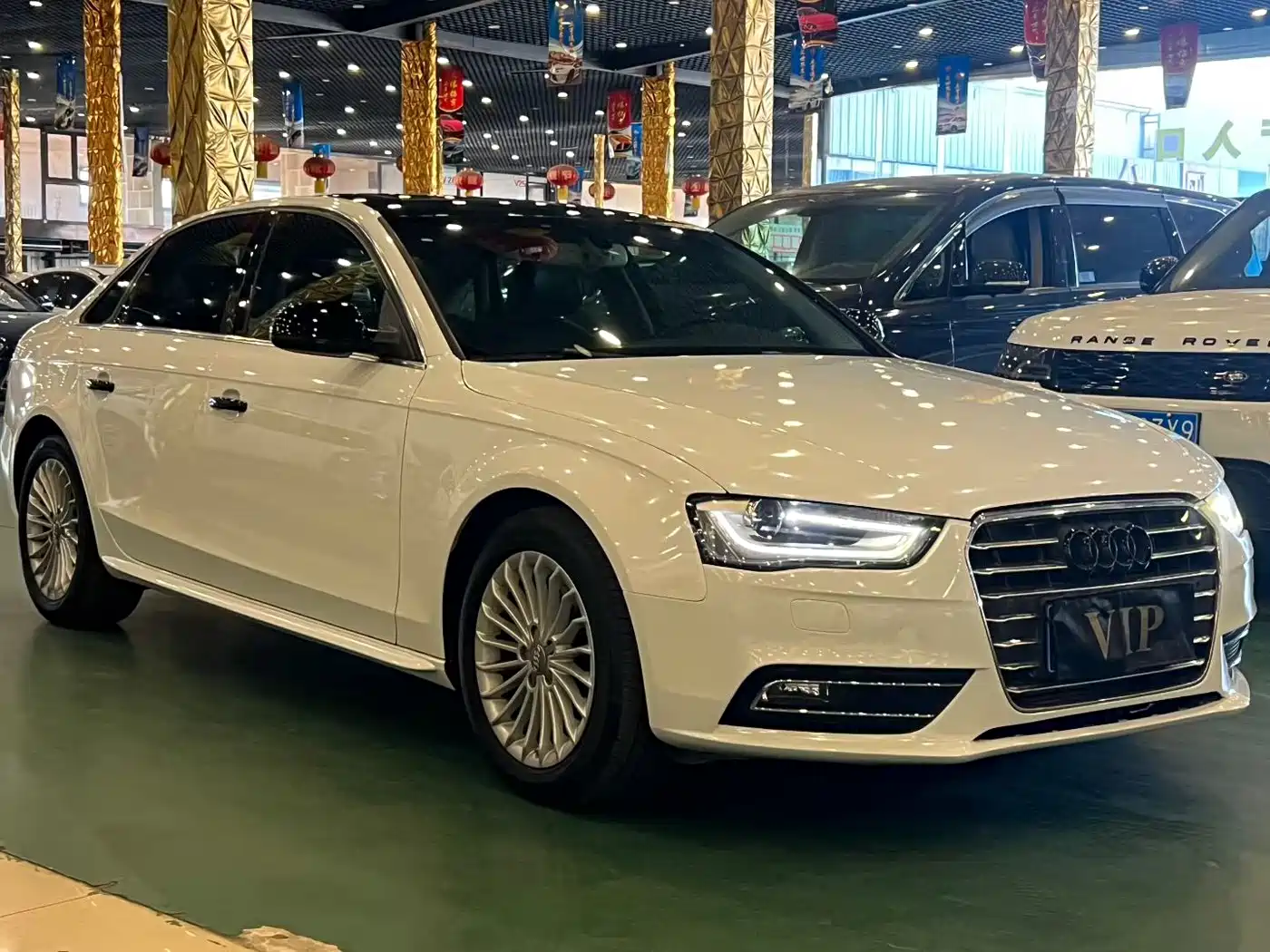 Фото 1 - Audi A4L