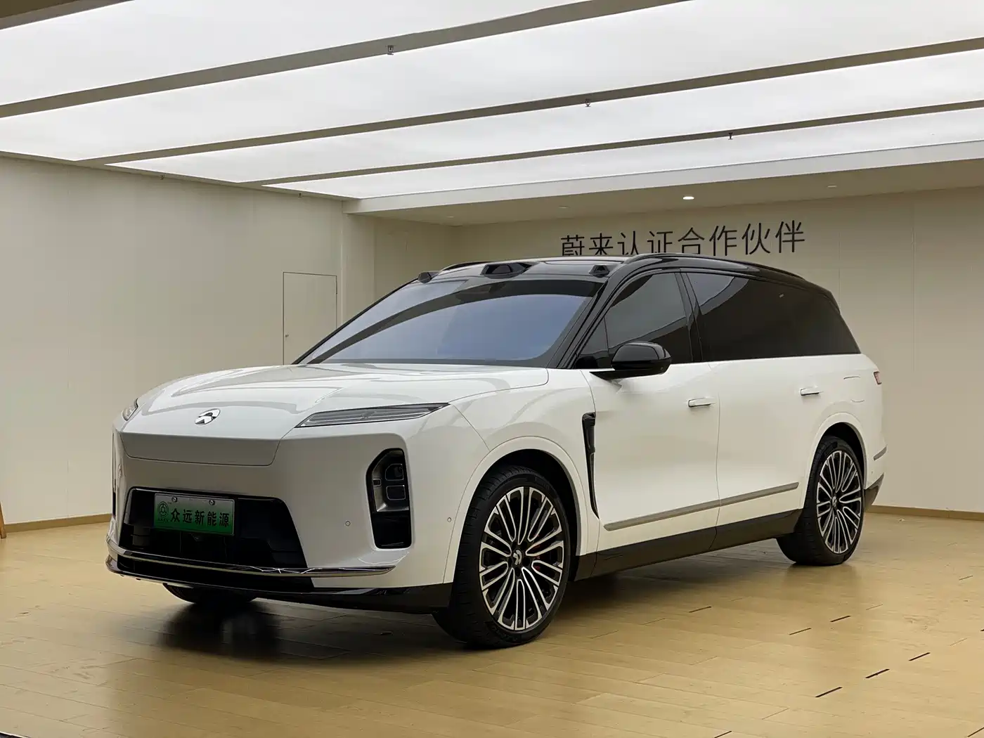 Nio ES8