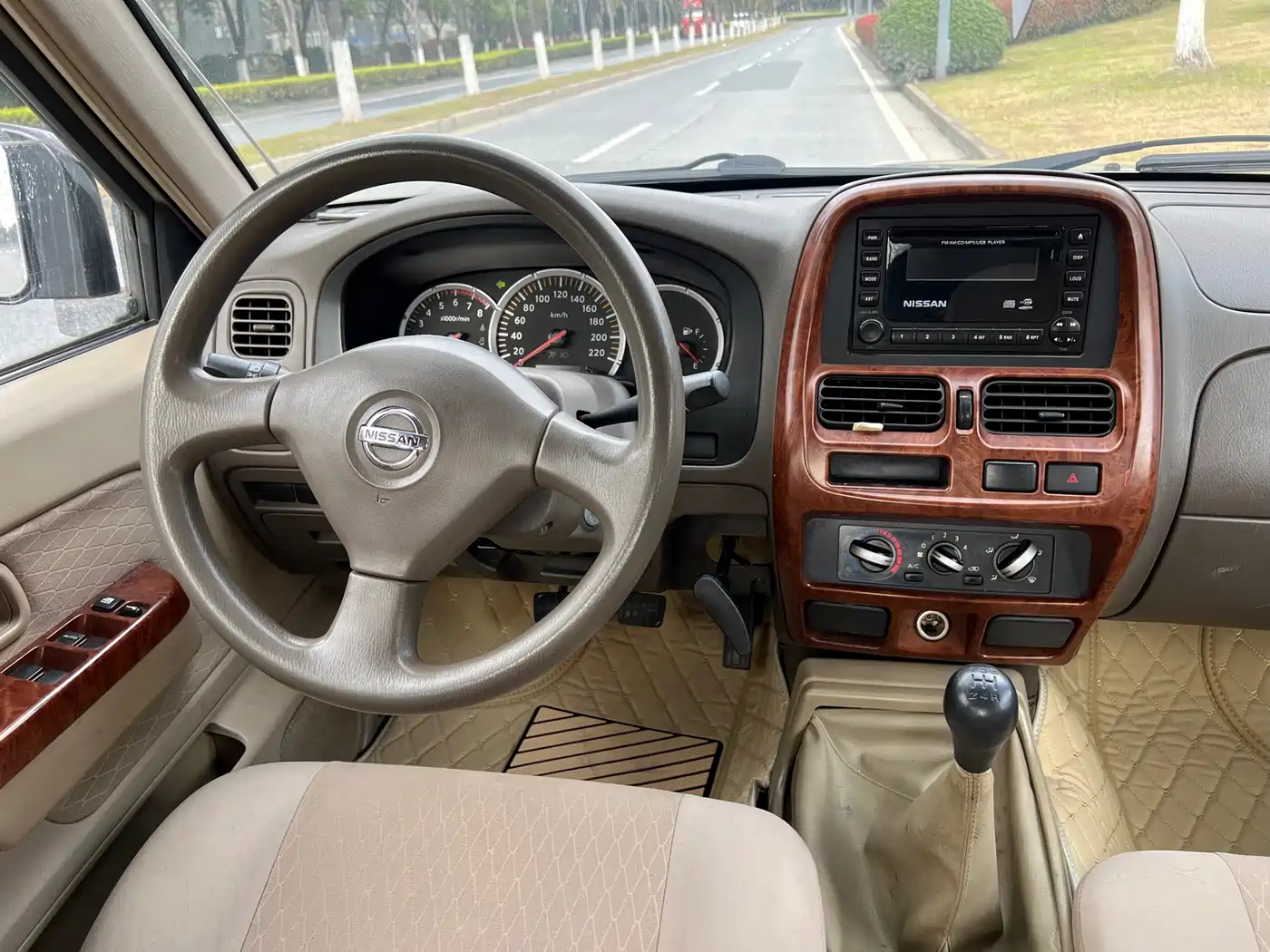 Nissan ZN Van 2016 2013 2.4L 2WD Luxury 5-seater